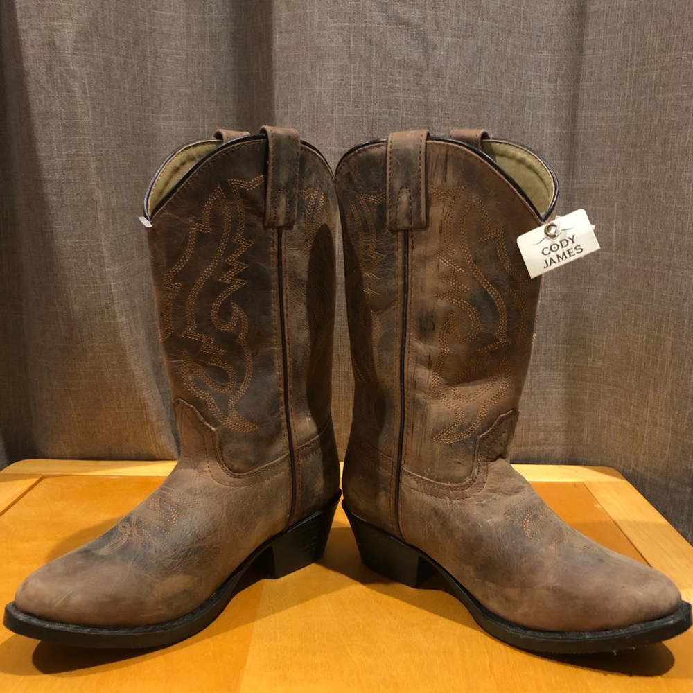 Cody James Youth cowboy boots. New with tags, but no box. Youth size 4.